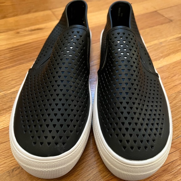 Steve Madden Slip on Shoes - Picture 2 of 3